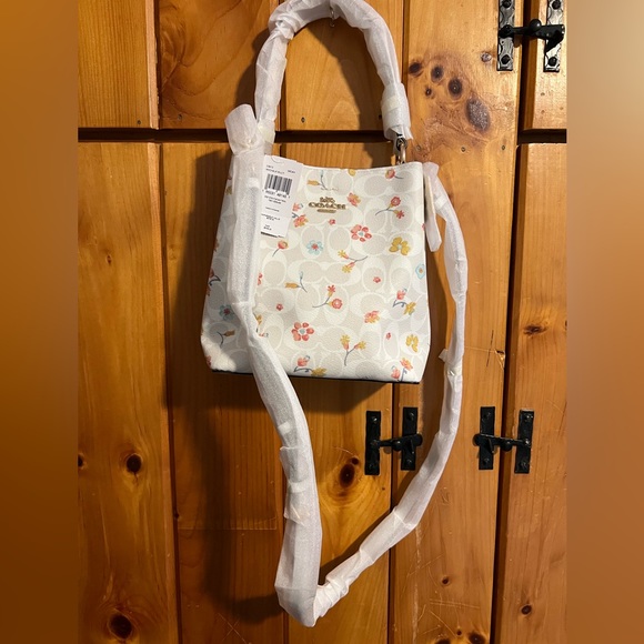 Coach Brand New!! - Picture 2 of 9